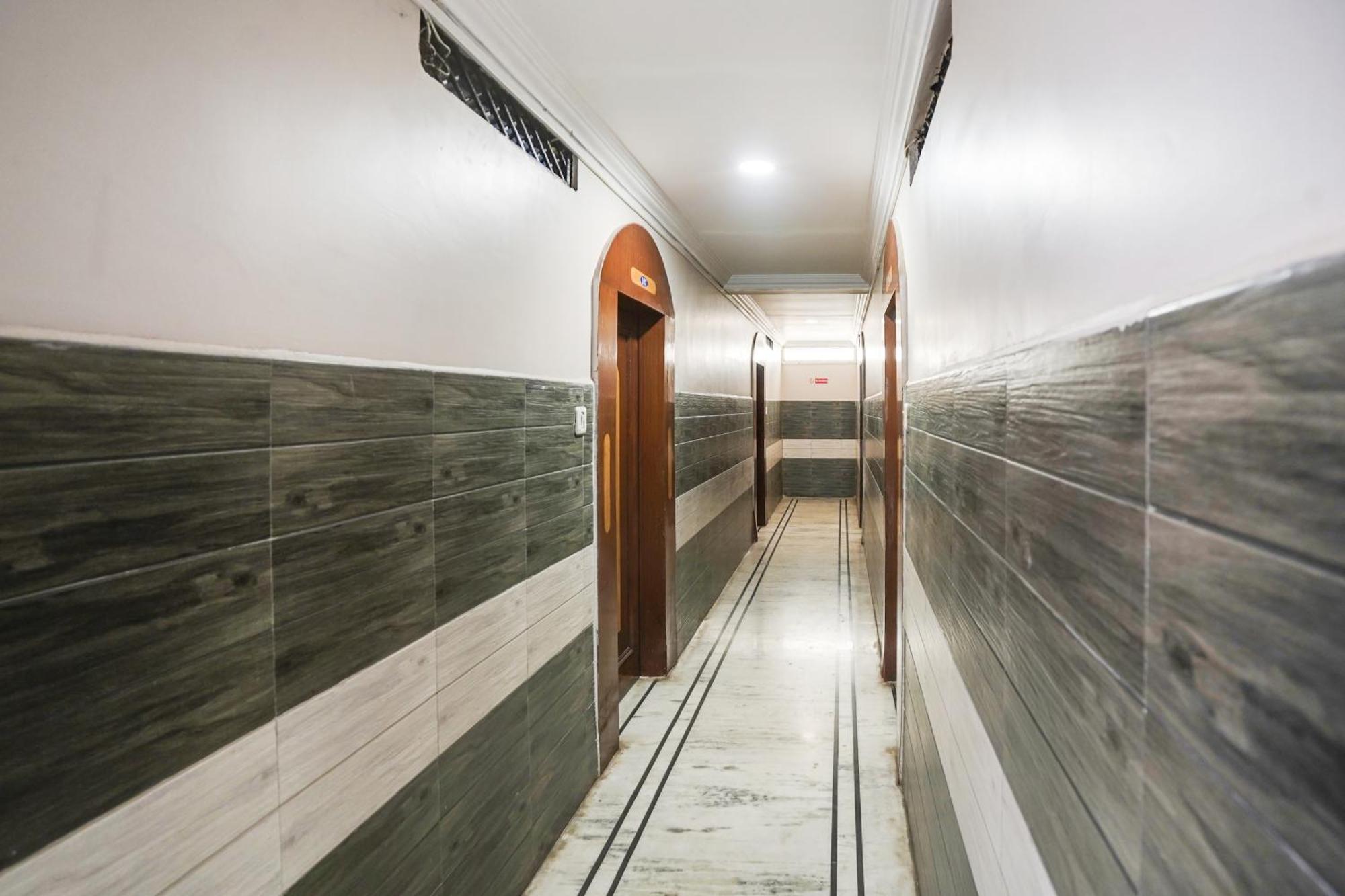 Super Hotel O Pithampur Formerly Ganga Residency Akolia Kültér fotó