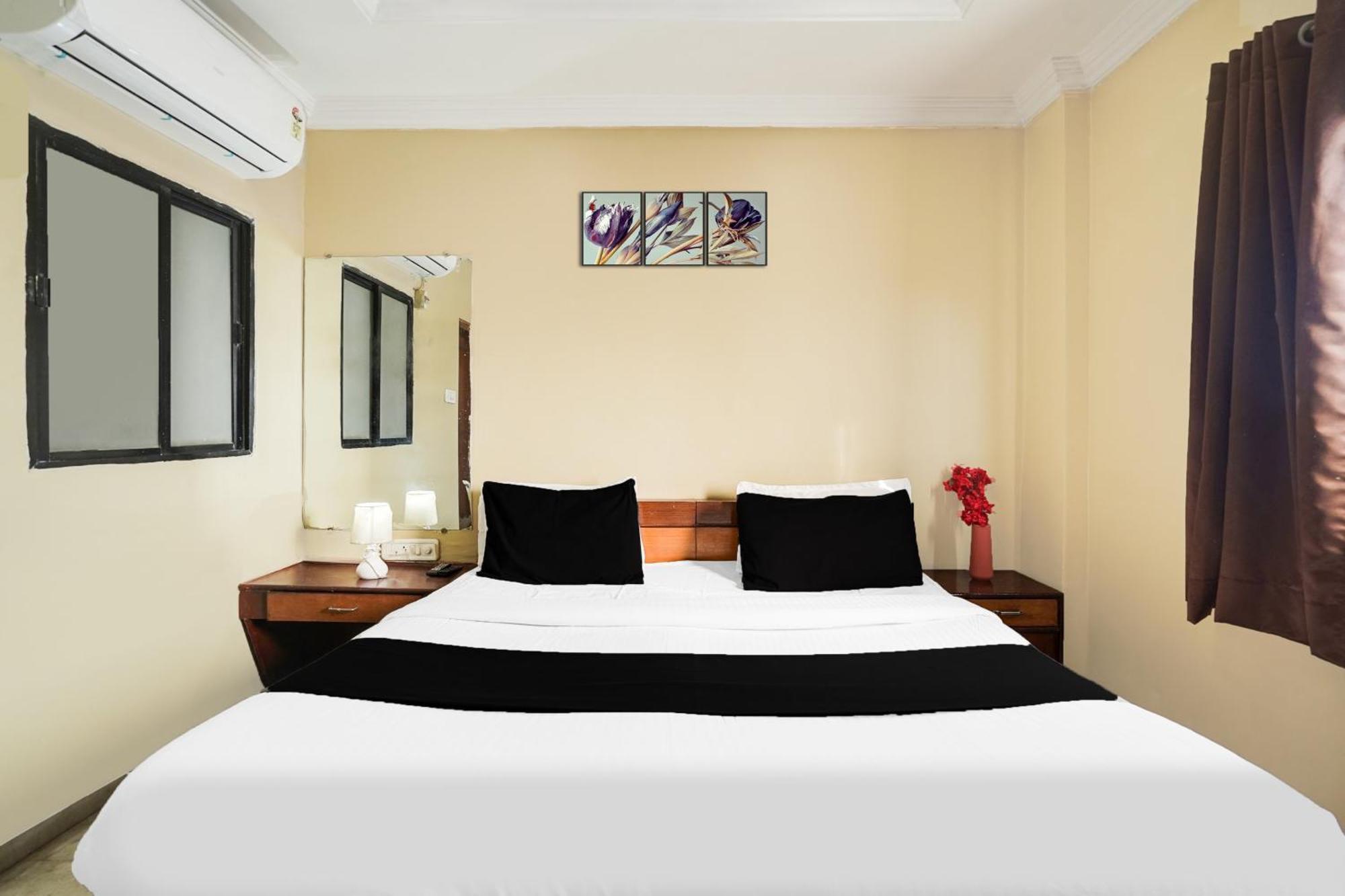 Super Hotel O Pithampur Formerly Ganga Residency Akolia Kültér fotó