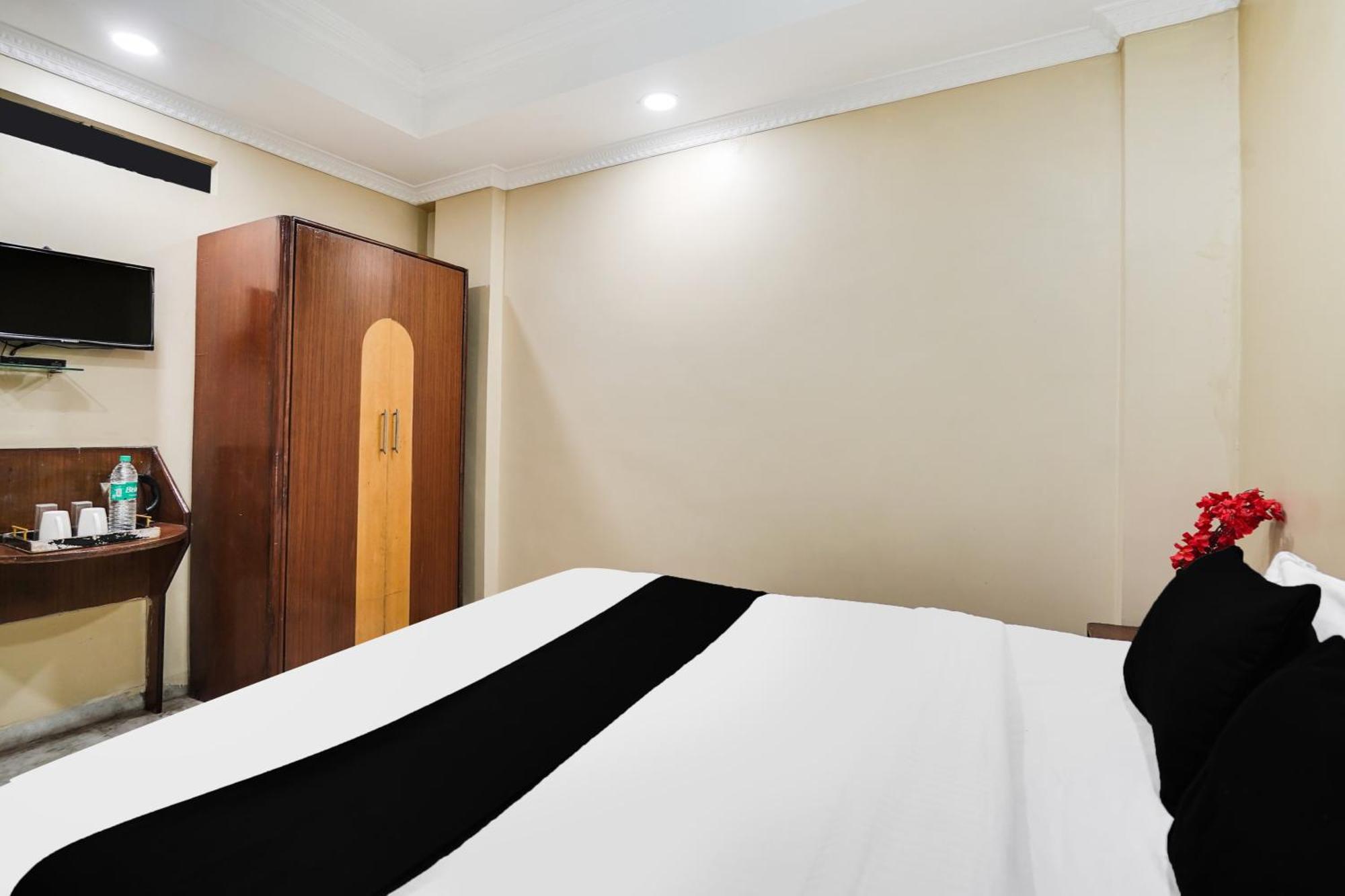 Super Hotel O Pithampur Formerly Ganga Residency Akolia Kültér fotó