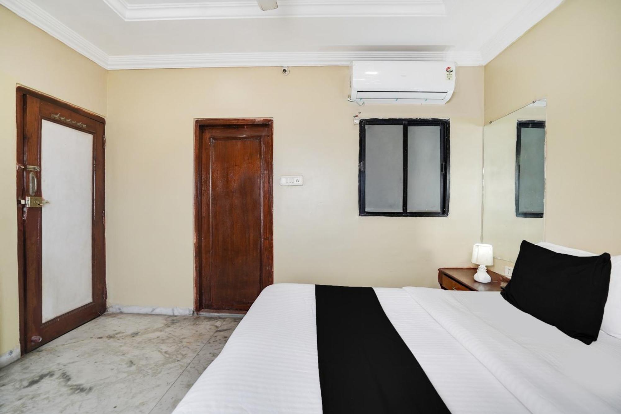 Super Hotel O Pithampur Formerly Ganga Residency Akolia Kültér fotó